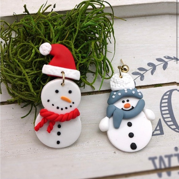 New Christmas Frosty the Snowman Handcrafted Polymer Clay Earrings - Picture 3 of 11